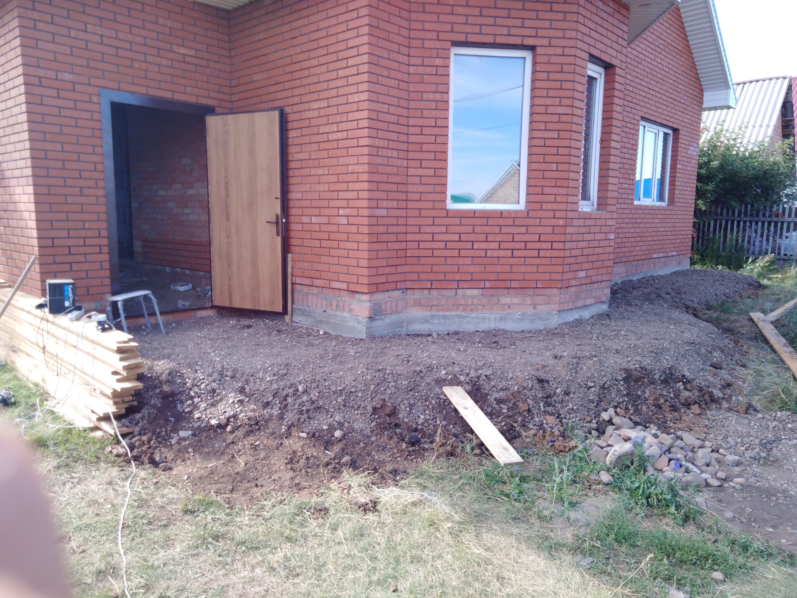 Готовим площадку под заливку отмостки